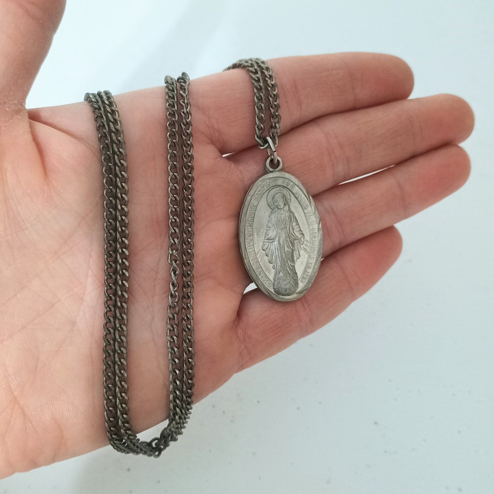 Vintage Virgin Mary Medal Pendant Necklace Oval Silver Tone Catholic Religious